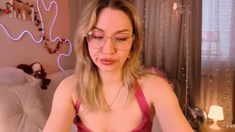 Lily online show from March 19, 3:43 am