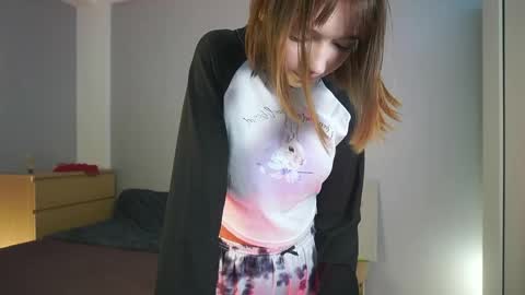 Snapshot of leyla_grace chatting on May 7, 6:13 pm leyla_grace online show from May 7, 6:13 pm