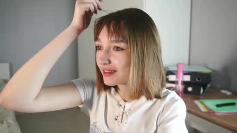 Snapshot of leyla_grace chatting on May 23, 4:50 am leyla_grace online show from May 23, 4:50 am