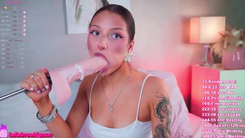 Sofa 3 online show from September 25, 7:17 pm