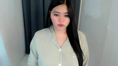 Snapshot of lhara_cumming chatting on June 5, 12:06 am LHARA online show from June 5, 12:06 am