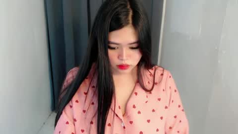 Snapshot of lhara_cumming chatting on June 16, 10:56 pm LHARA online show from June 16, 10:56 pm