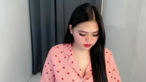 Snapshot of lhara_cumming chatting on July 1, 11:37 pm LHARA online show from July 1, 11:37 pm