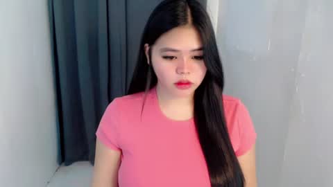 Snapshot of lhara_cumming chatting on July 17, 12:06 am LHARA online show from July 17, 12:06 am