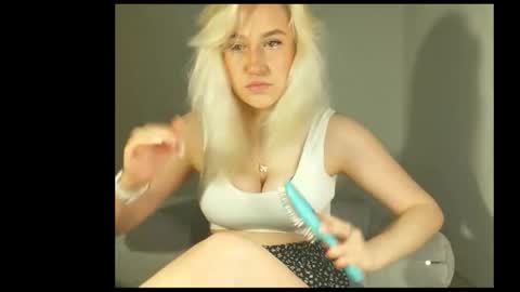 Snapshot of li_gong_ chatting on February 12, 2:17 am li_gong_ online show from February 12, 2:17 am