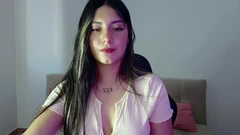 Snapshot of lia_14_ chatting on April 6, 10:22 pm Lia online show from April 6, 10:22 pm