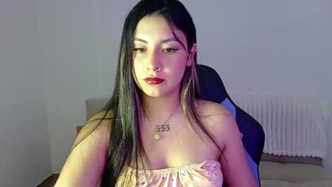 Snapshot of lia_14_ chatting on May 5, 11:35 pm Lia online show from May 5, 11:35 pm