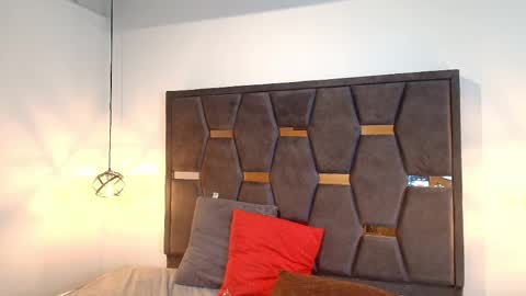  LIA  online show from April 8, 11:48 pm