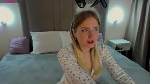 Snapshot of lia_candy_ chatting on June 28, 1:33 am Lia online show from June 28, 1:33 am