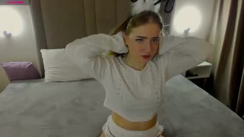 Snapshot of lia_candy_ chatting on July 3, 4:19 am Lia online show from July 3, 4:19 am