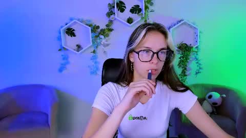 lia_dream_ online show from July 13, 8:06 am