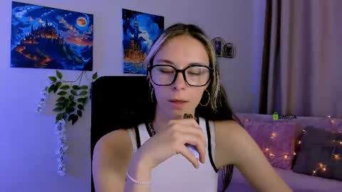 lia_dream_ online show from July 28, 2:13 pm
