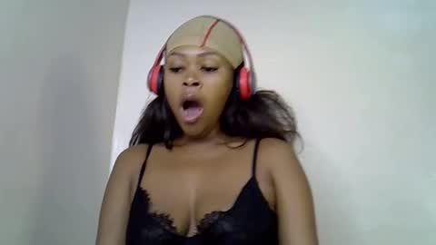 lia online show from December 3, 7:05 am