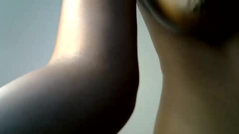 lia online show from March 17, 10:18 am