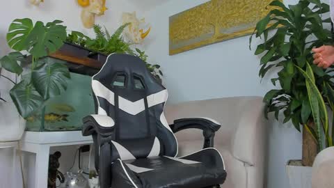 Snapshot of lia_lovelly chatting on April 5, 8:50 pm lia_lovelly online show from April 5, 8:50 pm
