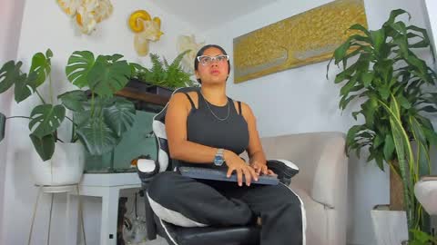 Snapshot of lia_lovelly chatting on April 6, 8:10 pm lia_lovelly online show from April 6, 8:10 pm