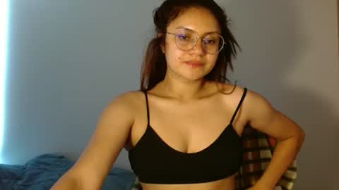 Snapshot of lia_miracle chatting on May 29, 8:40 pm lia_miracle online show from May 29, 8:40 pm