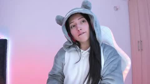 Little Queen Lia  online show from January 18, 12:35 am