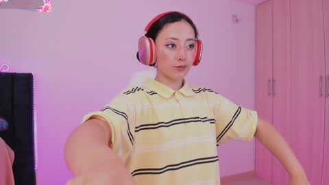 Little Queen Lia  online show from February 8, 8:53 pm