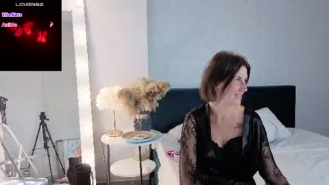 Snapshot of lia_reyn chatting on July 2, 11:49 am lia_reyn online show from July 2, 11:49 am