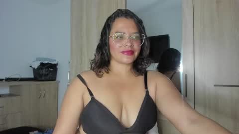 Lia Roes online show from July 12, 2:02 am