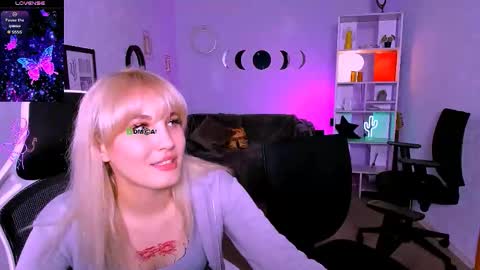 Snapshot of lia_sunset chatting on September 23, 7:39 pm Lia online show from September 23, 7:39 pm