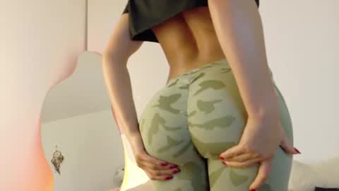 Snapshot of lia_tinez chatting on June 19, 11:30 pm Lia online show from June 19, 11:30 pm