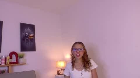 Snapshot of lia_valmont_18 chatting on May 1, 6:34 pm Juliana online show from May 1, 6:34 pm