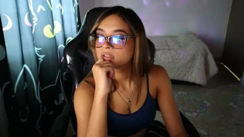 Snapshot of lia_varel chatting on July 8, 9:30 pm lia_varel online show from July 8, 9:30 pm