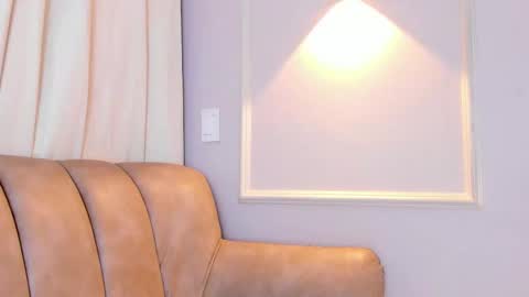 Snapshot of lia_walton__ chatting on February 28, 12:17 pm liz walton online show from February 28, 12:17 pm