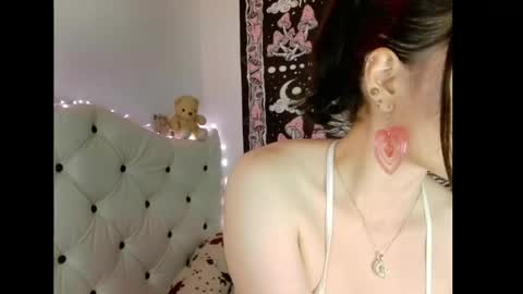 Snapshot of lia_whitexx chatting on May 8, 2:06 am lia_whitexx online show from May 8, 2:06 am