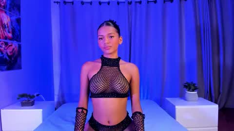 Snapshot of liaa_taylor1 chatting on March 29, 4:12 am Lia online show from March 29, 4:12 am