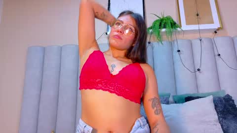 Snapshot of liaamoretti__ chatting on April 27, 2:42 am L I A online show from April 27, 2:42 am