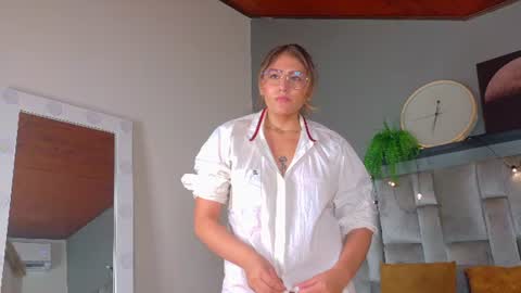 Snapshot of liaamoretti__ chatting on July 7, 6:47 am L I A online show from July 7, 6:47 am