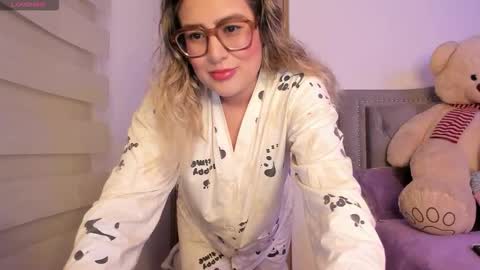 Lia  online show from December 17, 1:00 am