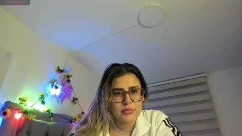 Snapshot of liahkimi chatting on February 16, 4:30 am Lia online show from February 16, 4:30 am