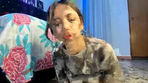Snapshot of liakent24 chatting on December 14, 8:02 am Lia Kent online show from December 14, 8:02 am