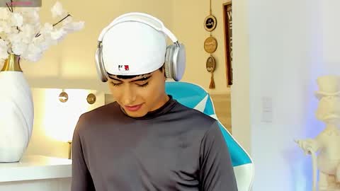 Snapshot of liam_055 chatting on September 19, 6:08 pm Liam online show from September 19, 6:08 pm