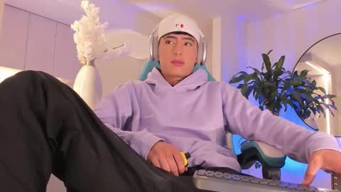 Snapshot of liam_055 chatting on March 2, 3:30 am Liam online show from March 2, 3:30 am