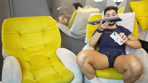 Snapshot of liam_and_luca chatting on February 15, 12:54 pm Liam Luca online show from February 15, 12:54 pm