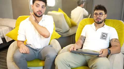 Snapshot of liam_and_luca chatting on February 17, 6:48 pm Liam Luca online show from February 17, 6:48 pm