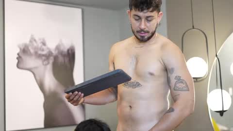 Snapshot of liam_and_luca chatting on February 18, 10:47 pm Liam Luca online show from February 18, 10:47 pm