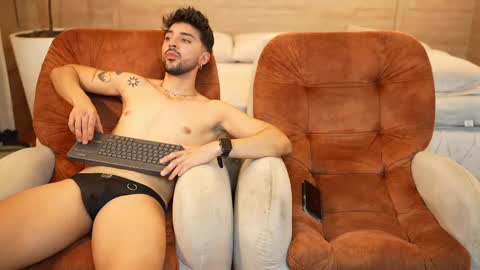 Snapshot of liam_and_luca chatting on March 2, 11:20 pm Liam Luca online show from March 2, 11:20 pm