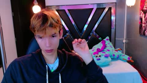 liam_green1 online show from February 10, 11:47 am