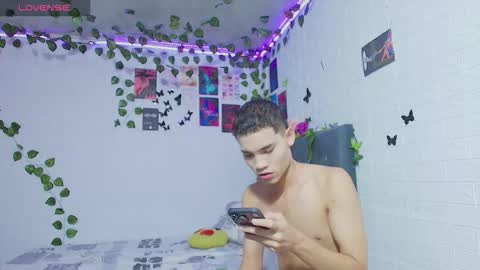 Snapshot of liam_honey18 chatting on October 16, 9:32 am liam_honey18 online show from October 16, 9:32 am