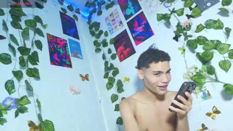 Snapshot of liam_honey18 chatting on May 6, 1:36 am liam_honey18 online show from May 6, 1:36 am