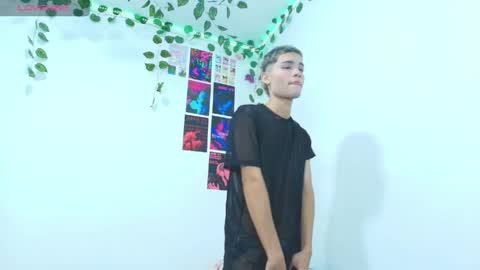 Snapshot of liam_honey18 chatting on May 29, 1:09 pm liam_honey18 online show from May 29, 1:09 pm