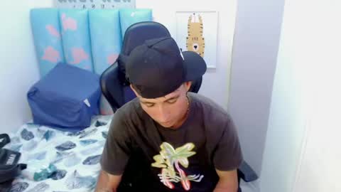 Snapshot of liam_play chatting on May 12, 4:42 am LIAM online show from May 12, 4:42 am