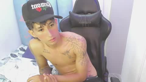 Snapshot of liam_play chatting on May 15, 11:34 pm LIAM online show from May 15, 11:34 pm