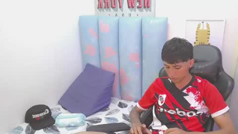 Snapshot of liam_play chatting on May 22, 10:04 pm LIAM online show from May 22, 10:04 pm